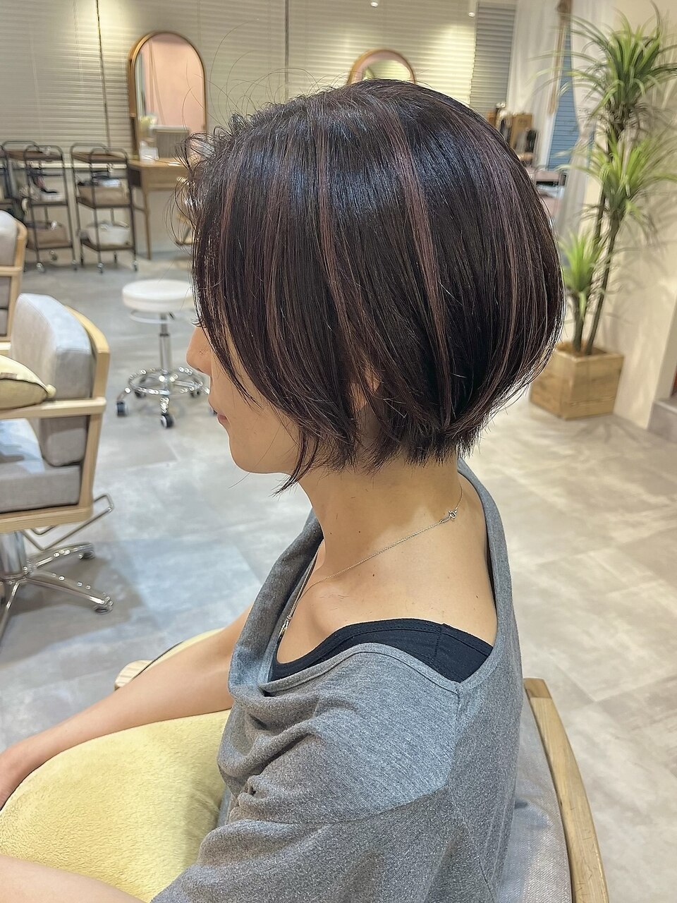 白髪ぼかしを施したヘアスタイル