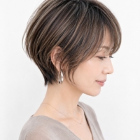 白髪ぼかしのグレージュボブヘアスタイル