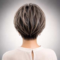 白髪ぼかしハイライトのヘアスタイル写真 at tee…
