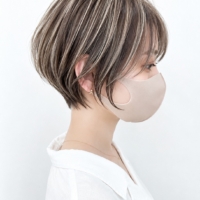 白髪ぼかしハイライトのヘアスタイル写真 at tee…