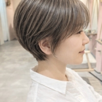 白髪ぼかしハイライトのヘアスタイル写真 at tee…